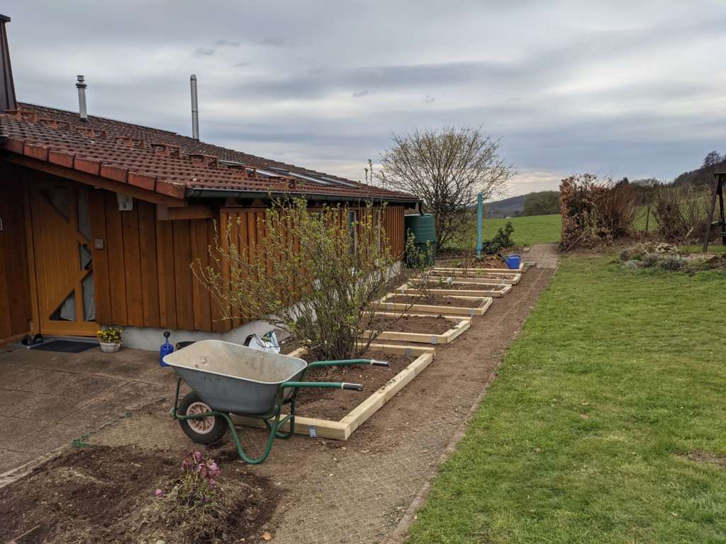Obst-Garten im Frühling 2021