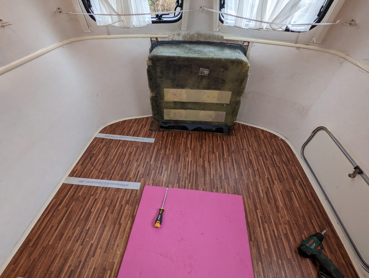 Puck Isolierung und Möbelbau