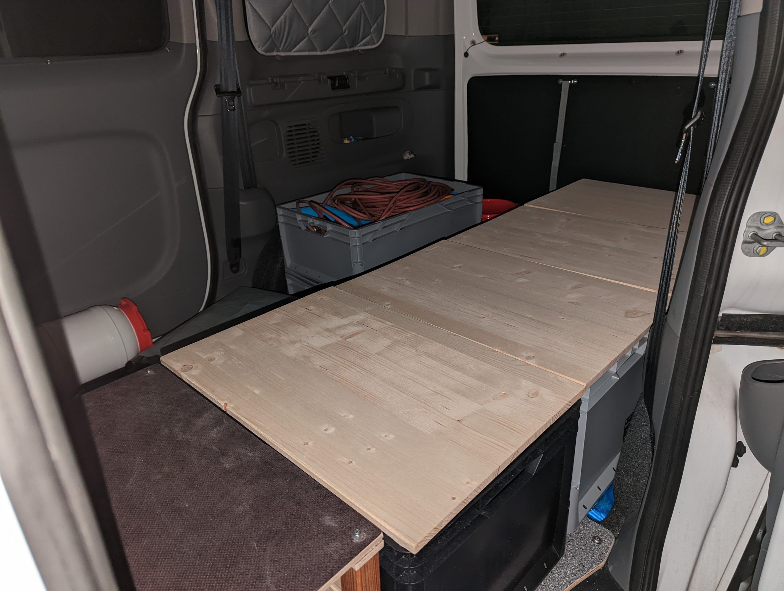 Busausbau – Schlaf- und Sitzkisten, Küchenkiste